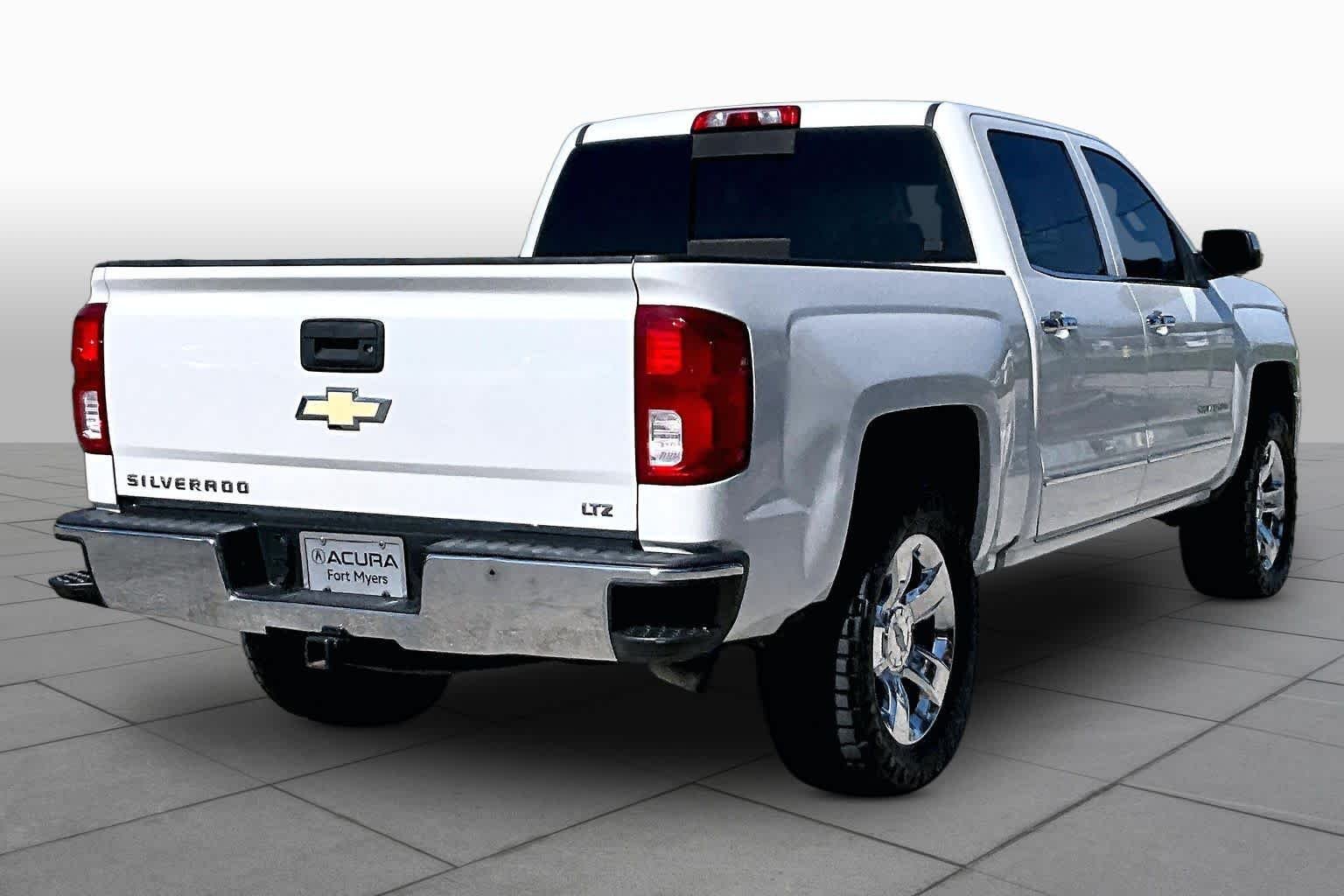 Used 2018 Iridescent Pearl Tricoat Chevrolet LTZ image 13