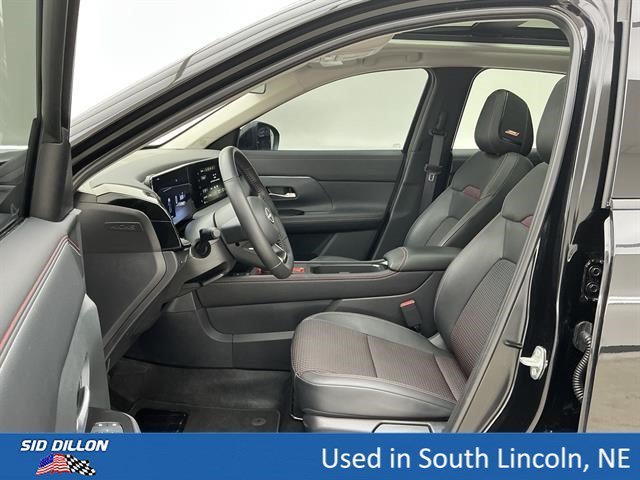 Used 2025 Super Black Nissan SR image 17