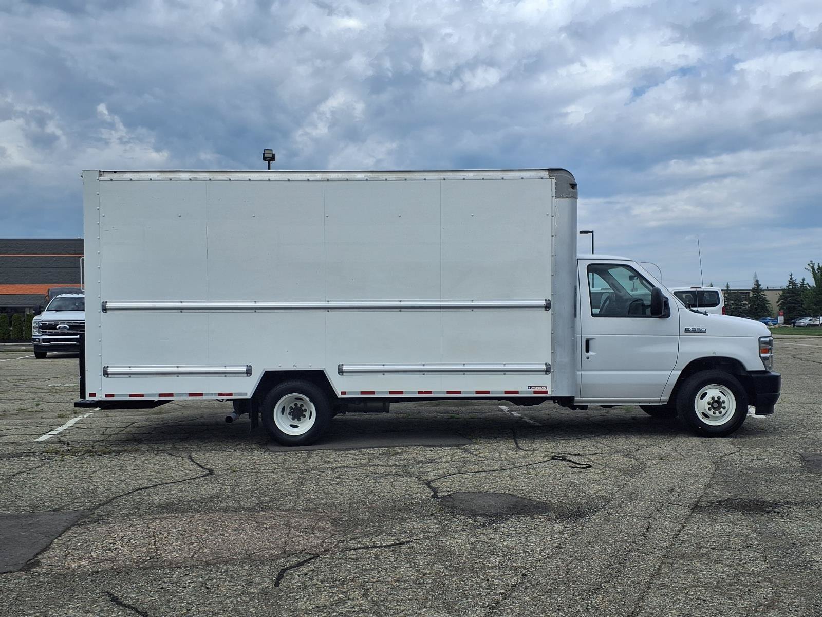 Certified Used 2022 Oxford White Ford Base image 30