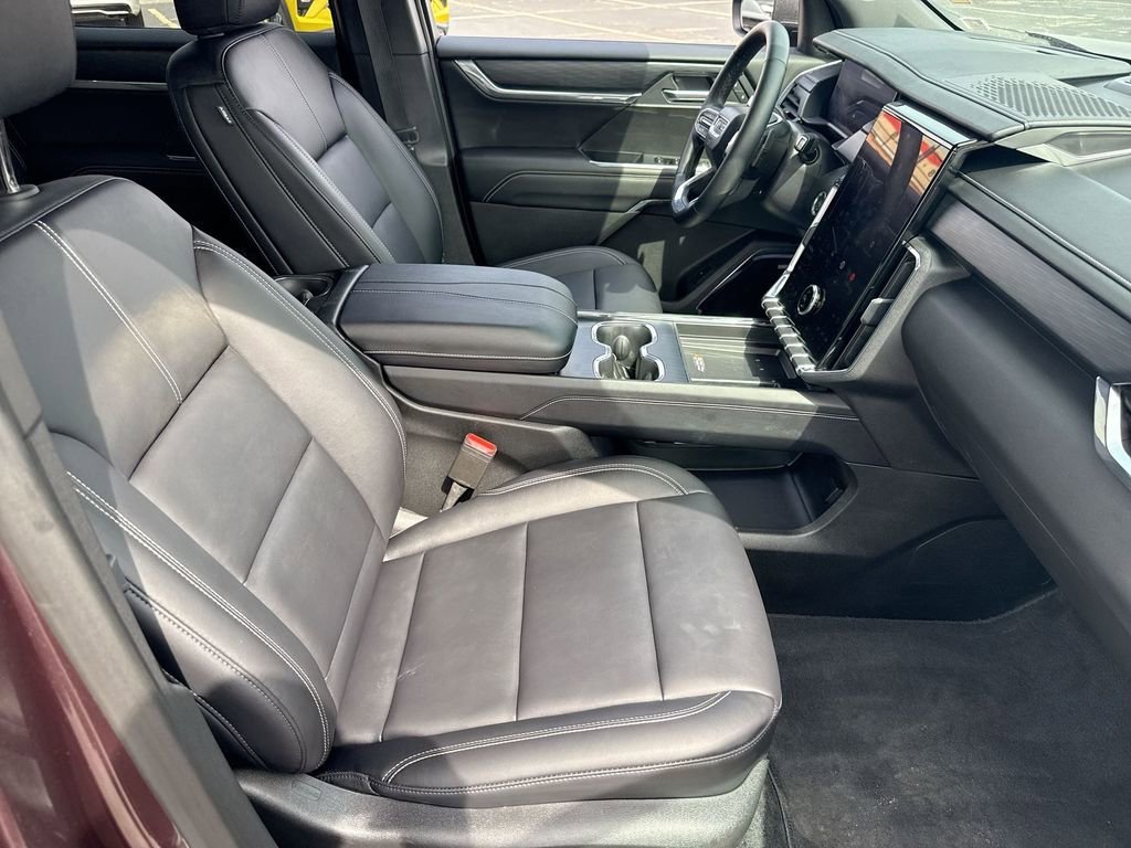 Used 2026 Crystal Metallic GMC Elevation image 28