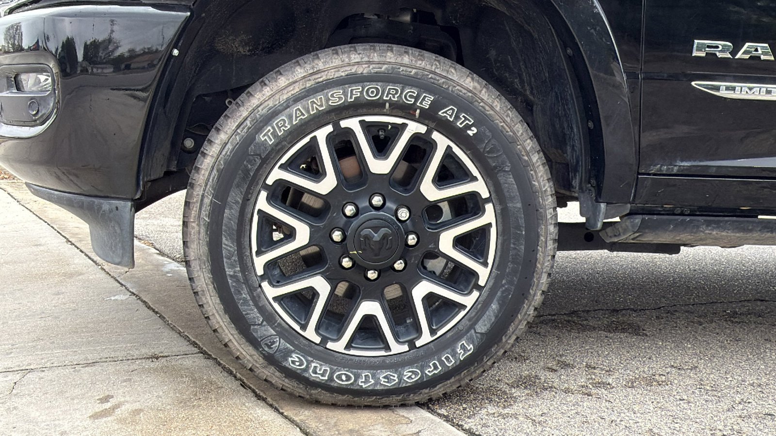New 2025 Diamond Black Crystal Pearl-Coat Exterior Paint RAM Limited image 25