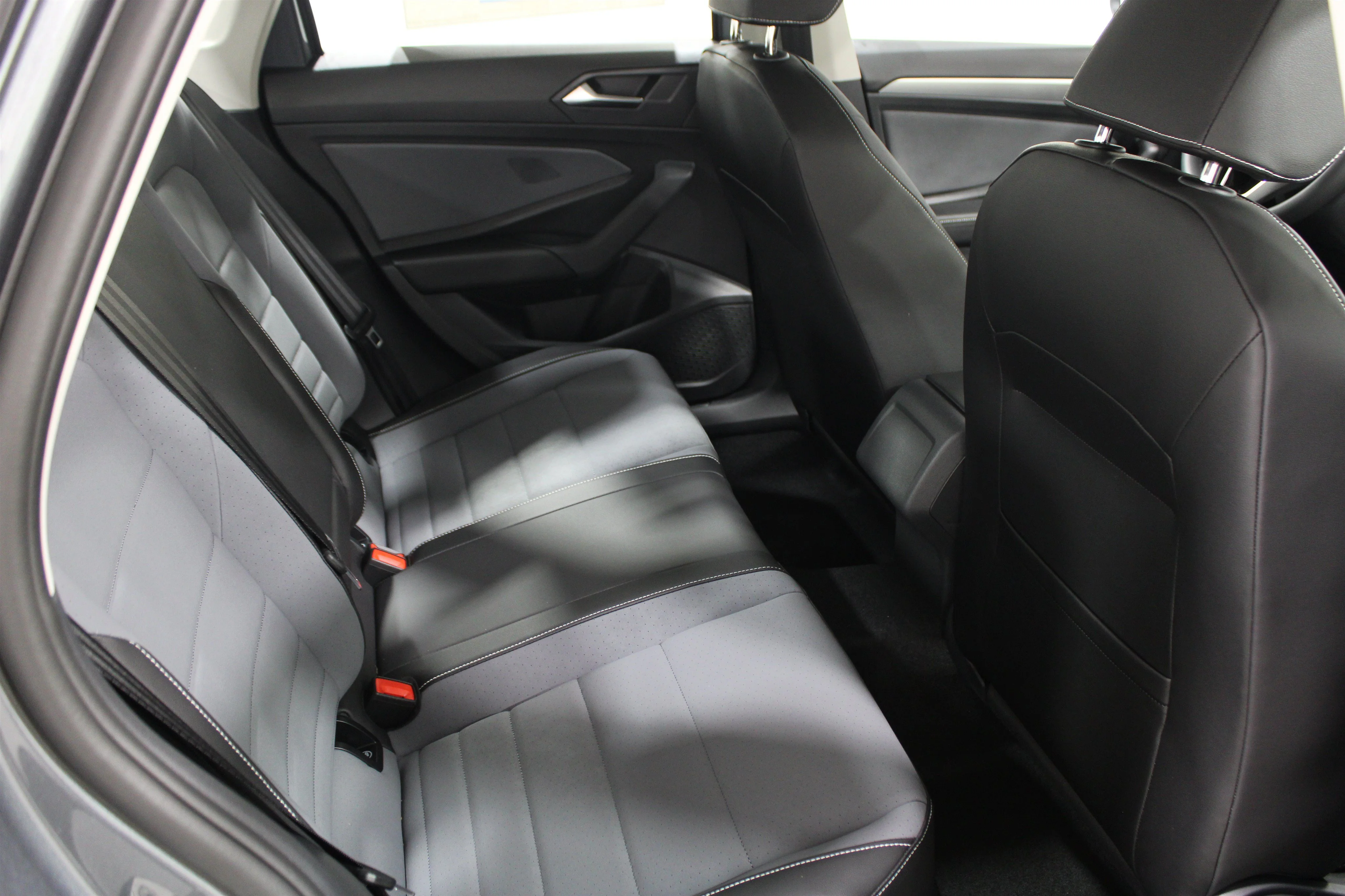 New 2026 Platinum Gray Metallic Volkswagen SE image 23