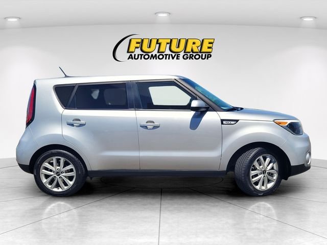 Used 2017 Silver Kia Plus image 3