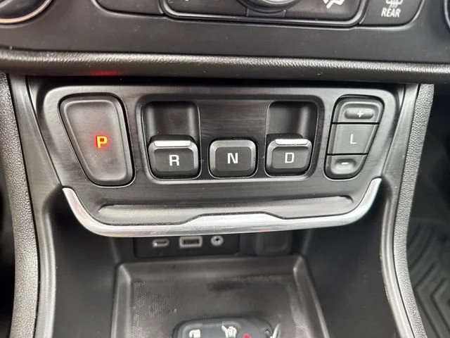 Used 2020 Smokey Quartz Metallic GMC SLT image 28