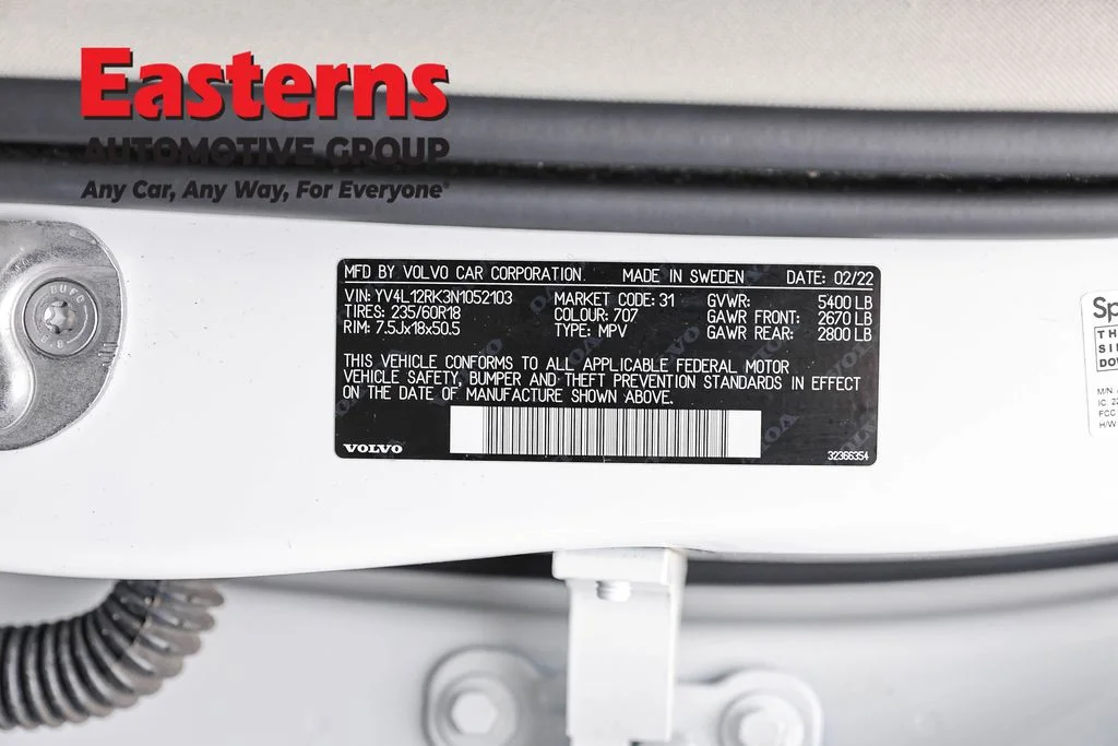 Used 2022 White Volvo B5 Momentum image 36