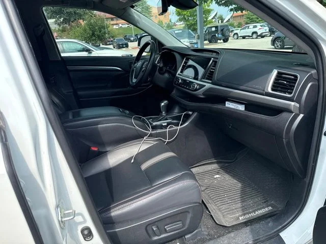Used 2019 White Toyota SE image 5