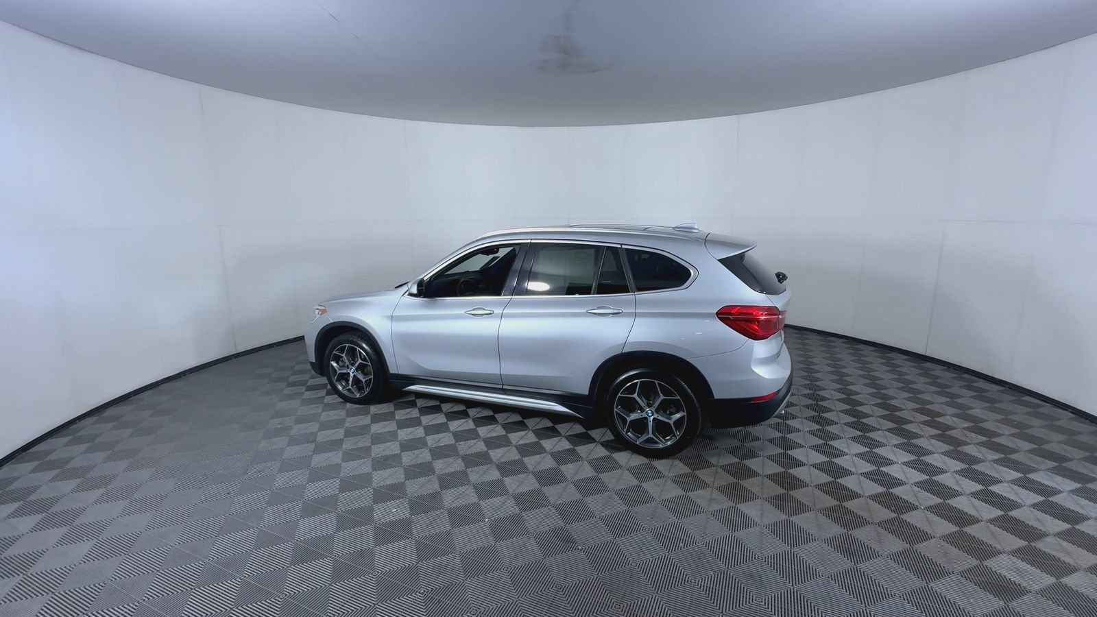 Used 2018 Glacier Silver Metallic BMW xDrive28i image 6