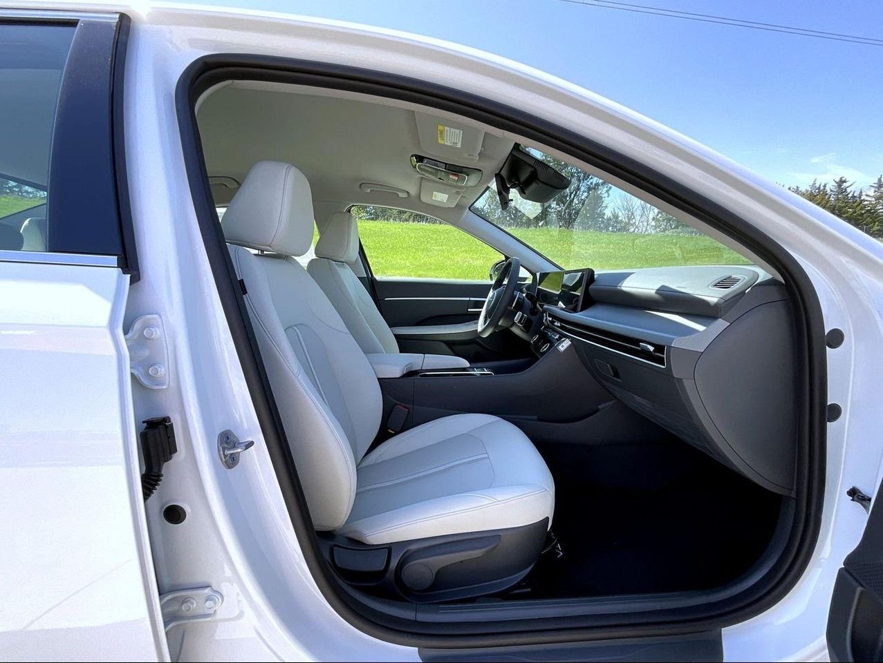 New 2026 White Hyundai SEL Sport image 16