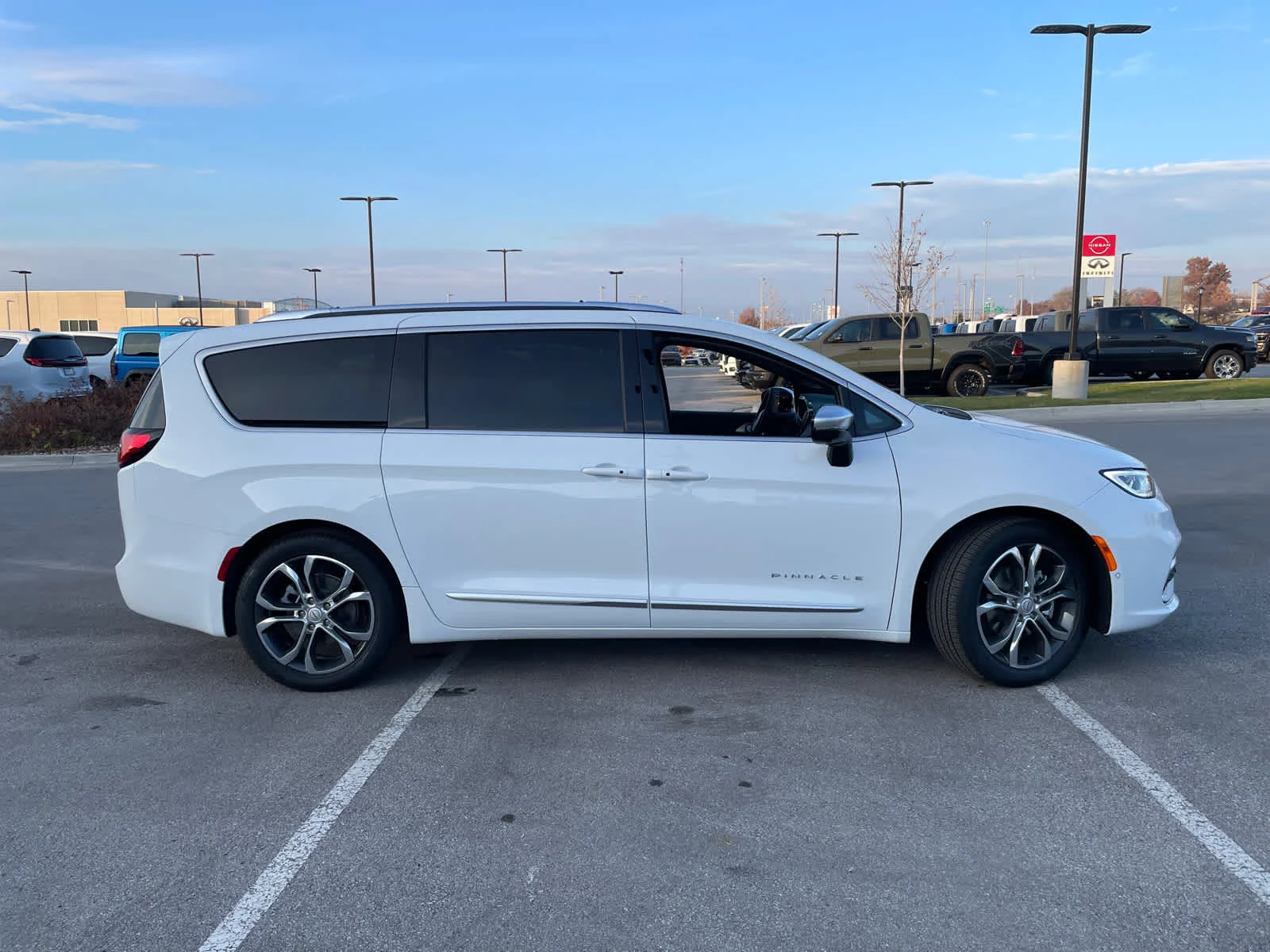 New 2026 Bright White Clearcoat Chrysler Pinnacle image 10