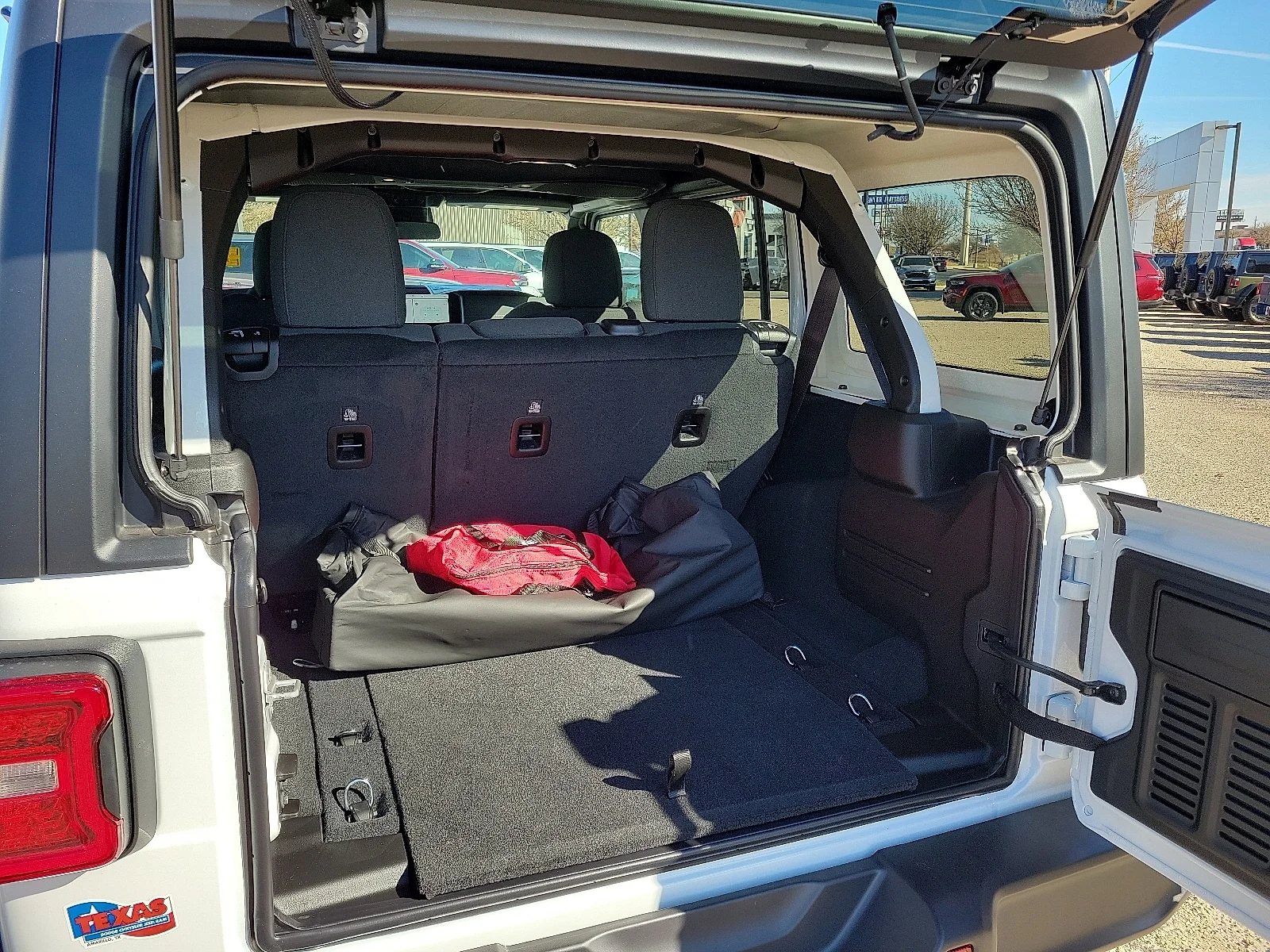 New 2026 PW7 Bright Whit Jeep 4-DOOR RUBICON image 9