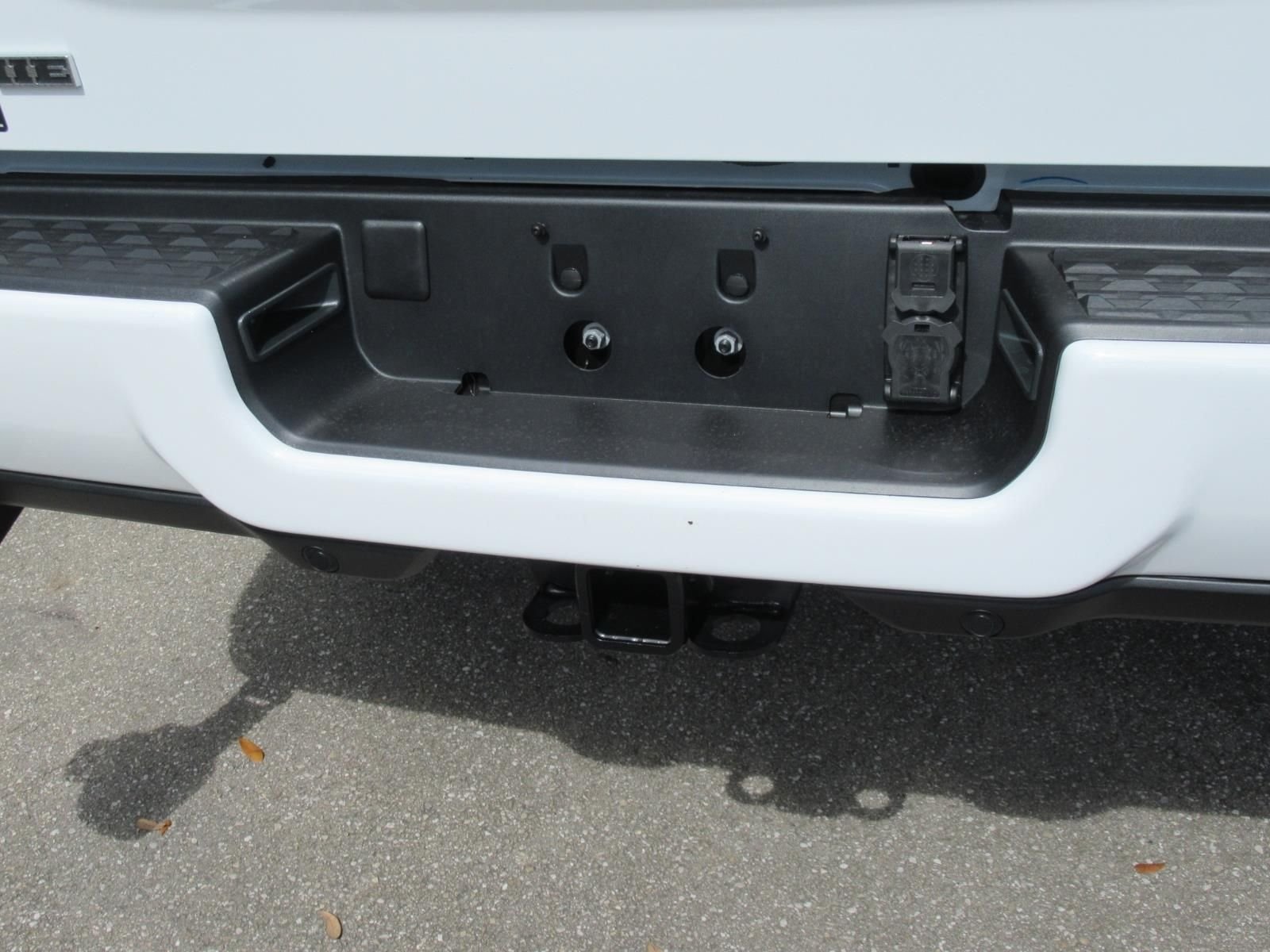 New 2027 Bright White Clear-Coat Exterior Paint RAM Laramie image 38