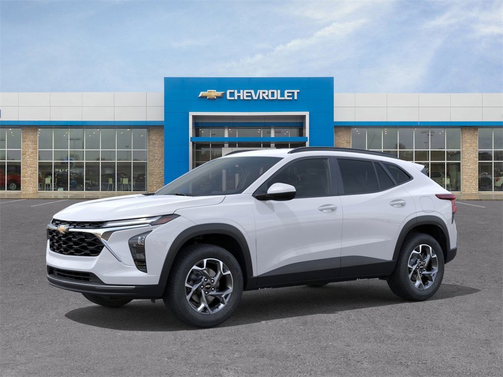 2025 Chevrolet Trax LT photo 2