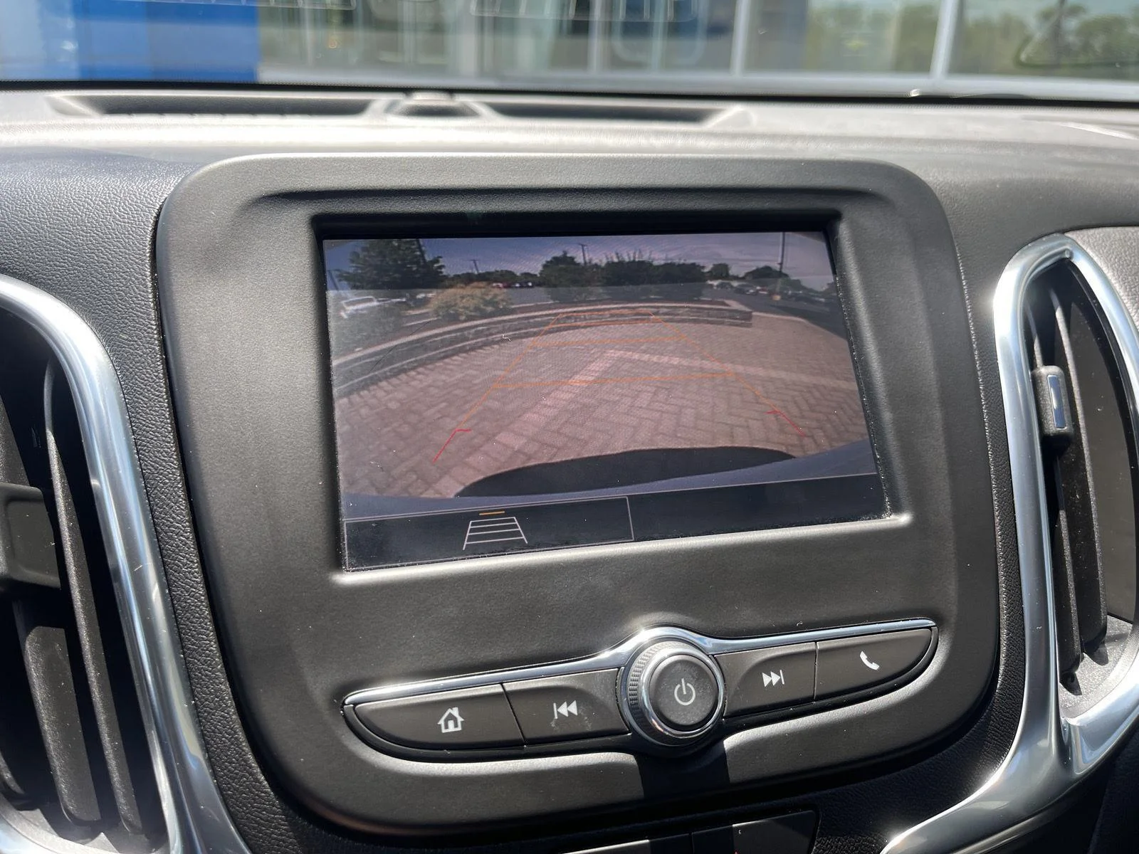 Used 2024 Summit White Chevrolet LT image 26