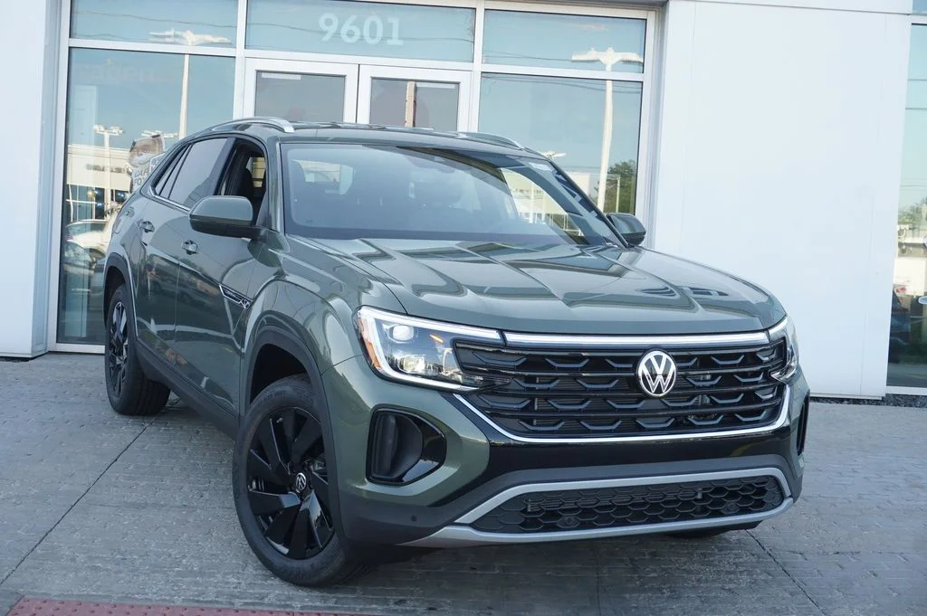 New 2026 Green Volkswagen 2.0T SE w/Technology image 4