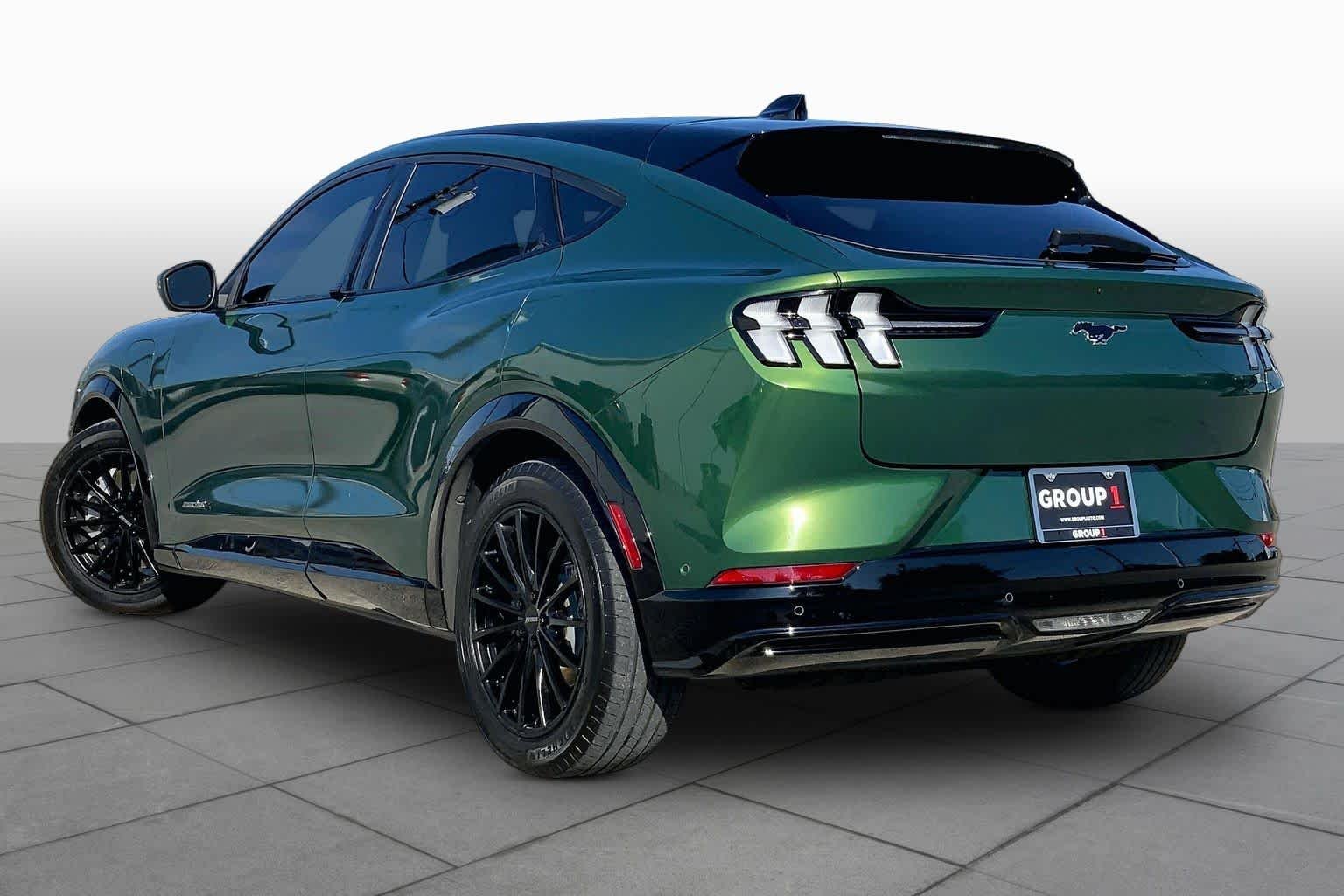 Used 2024 Eruption Green Metallic Ford Premium image 11