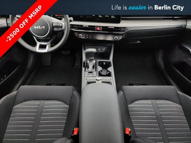 2025 Kia K5 LXS - Photo 22