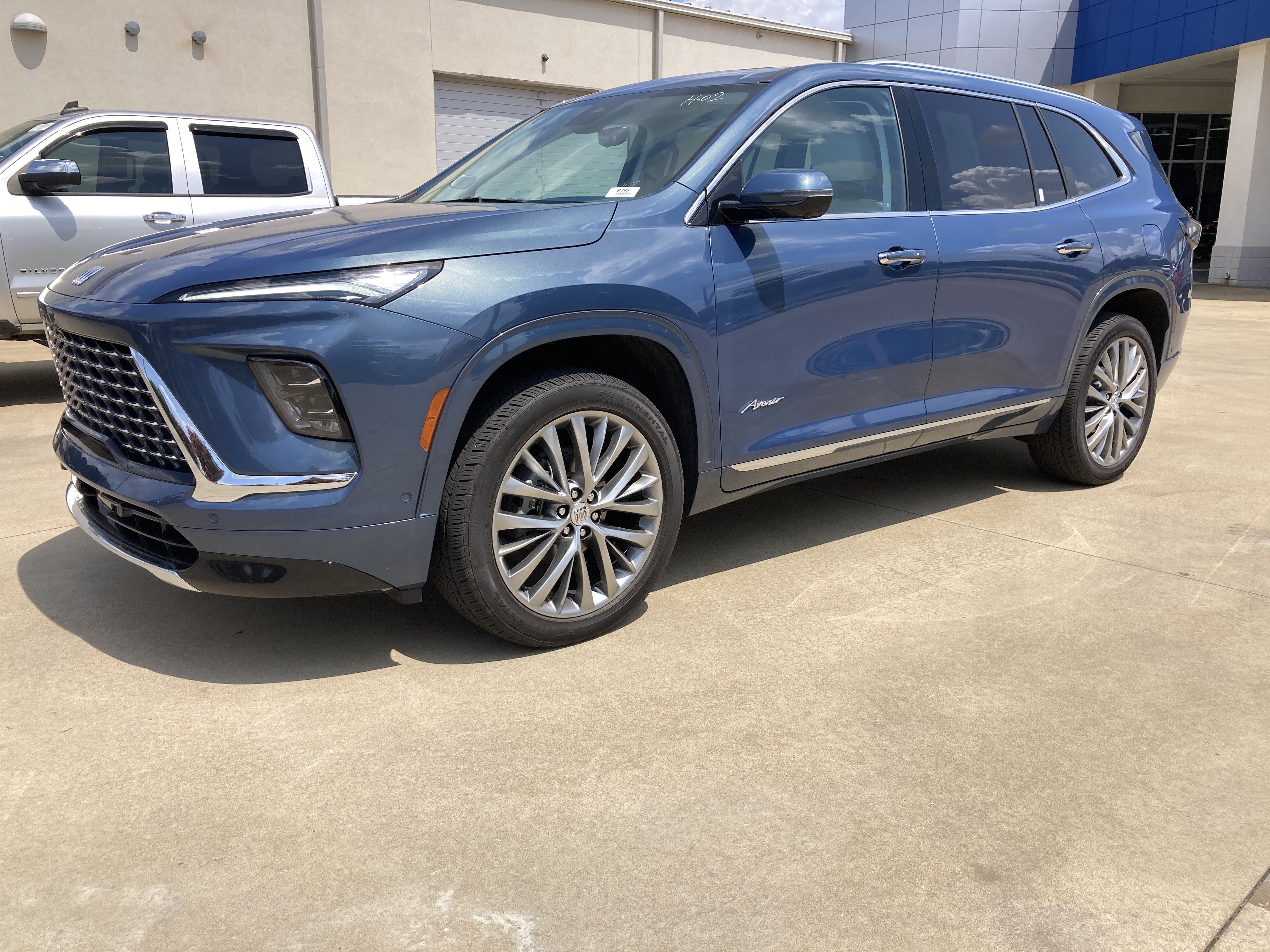 2025 Buick Enclave Avenir AWD's photo