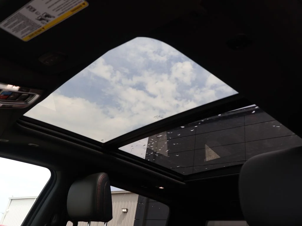 New 2026 Bright White Clear-Coat Exterior Paint RAM Laramie image 25