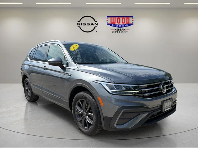 Used 2024 Platinum Gray Metallic Volkswagen 2.0T SE image 5