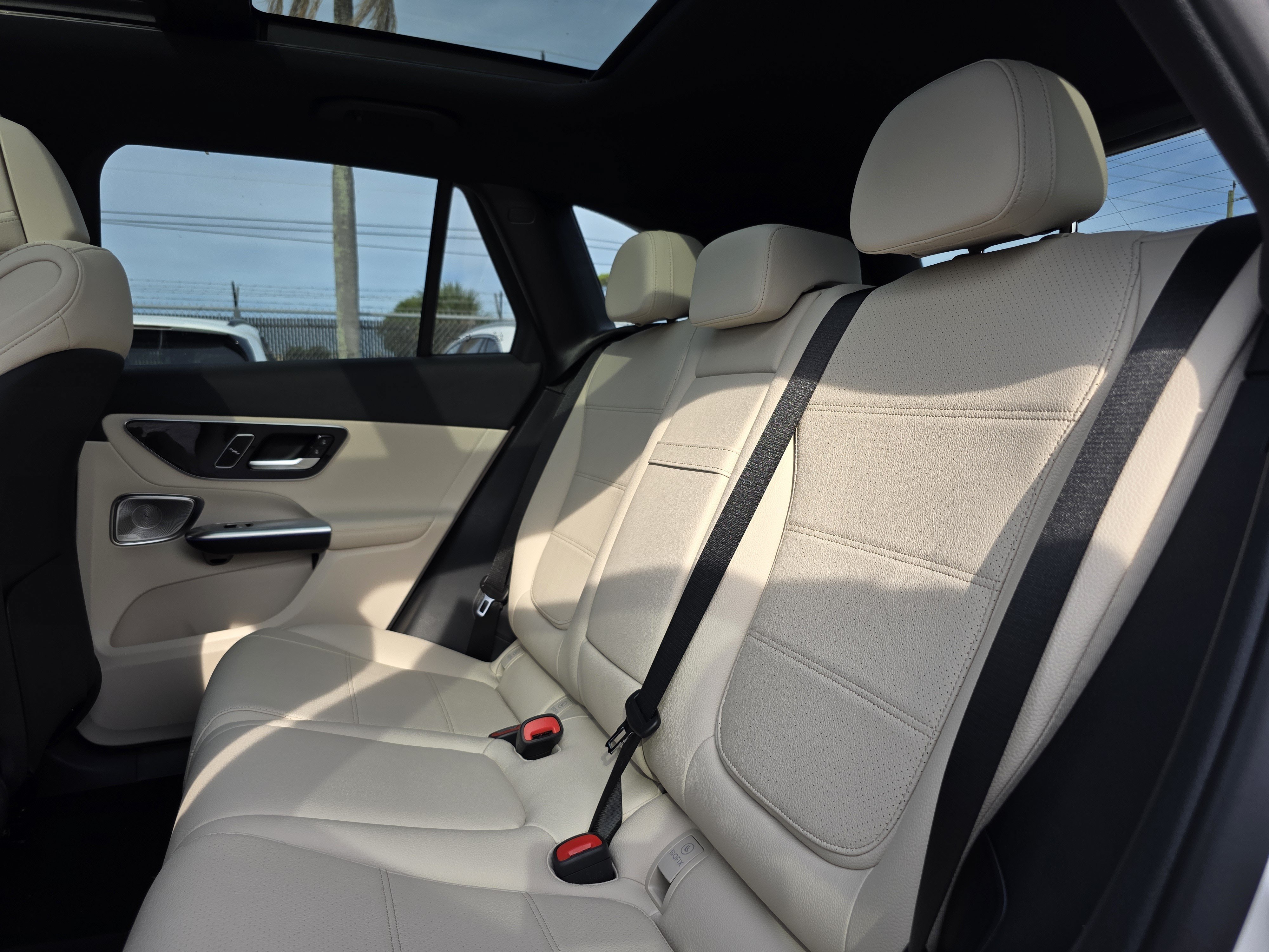 New 2026 Polar White Mercedes-Benz GLC 300 image 14