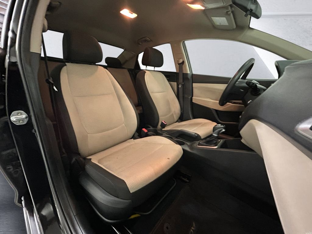 Used 2021 Black Hyundai SE image 14