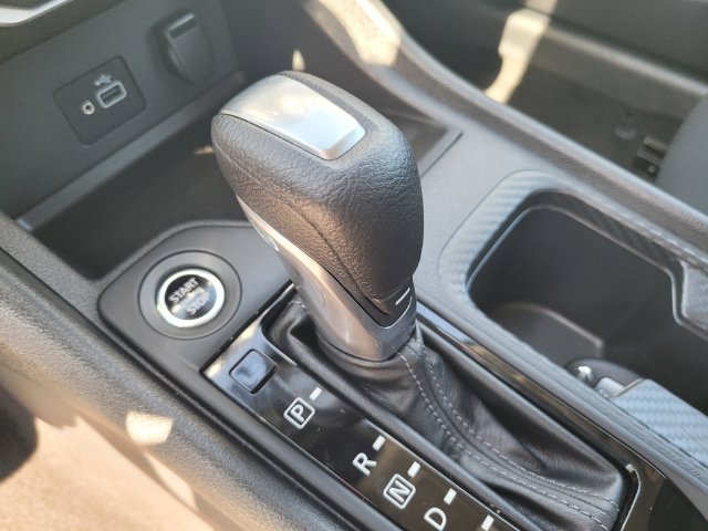 Used 2021 White Nissan S image 20
