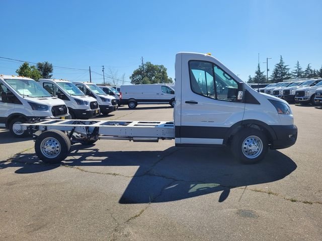New 2025 Oxford White Ford Cutaway image 4