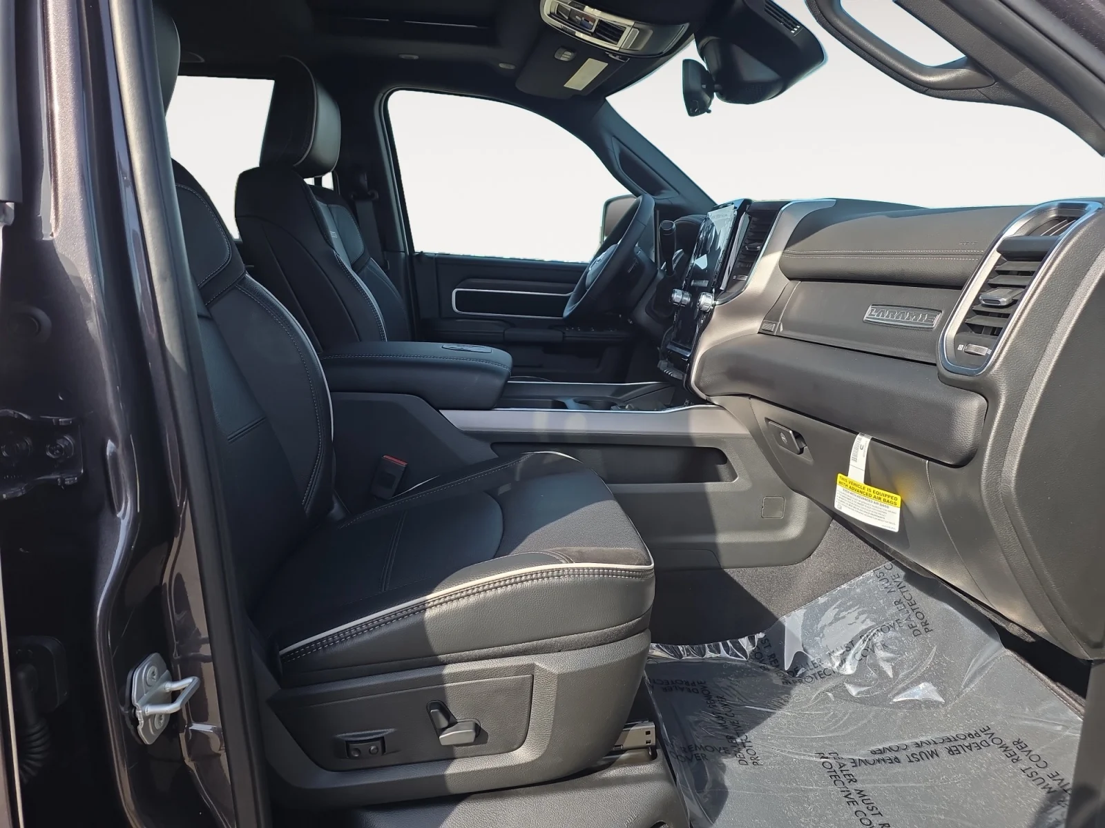 New 2027 Granite Crystal Metallic Clearcoat Ram Laramie image 10
