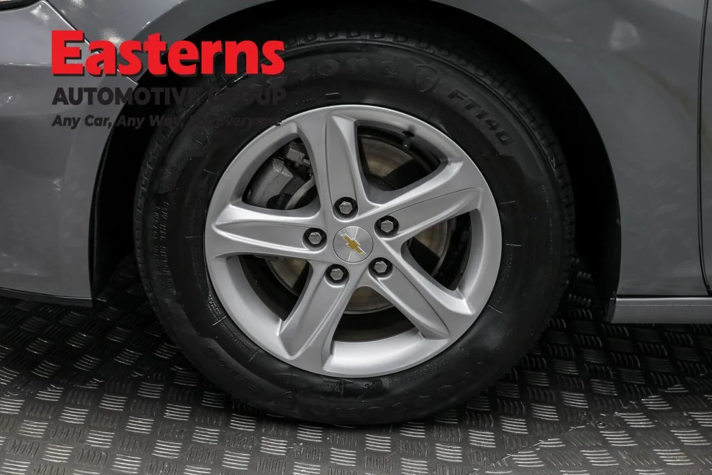 Used 2024 Gray Chevrolet LT image 30