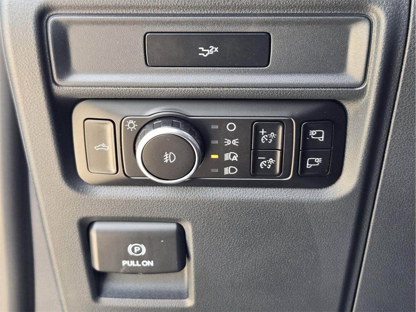 New 2026 Agate Black Metallic Ford XLT image 16