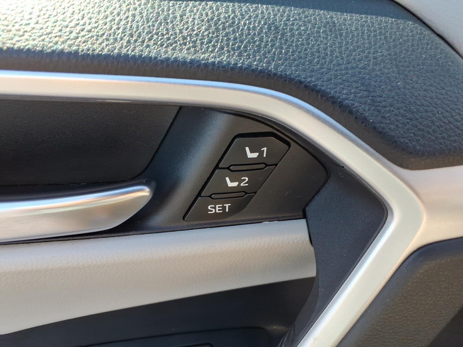 Used 2021 SILVER TOYOTA  image 9