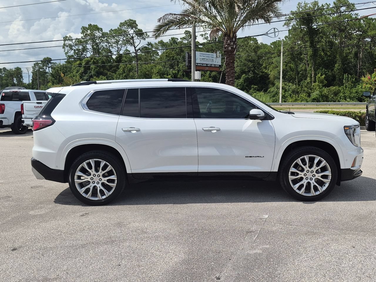 Used 2025 White Frost Tricoat GMC Denali image 9
