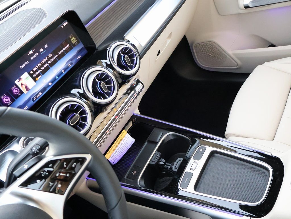 New 2026 Polar White Mercedes-Benz GLB 250 image 21