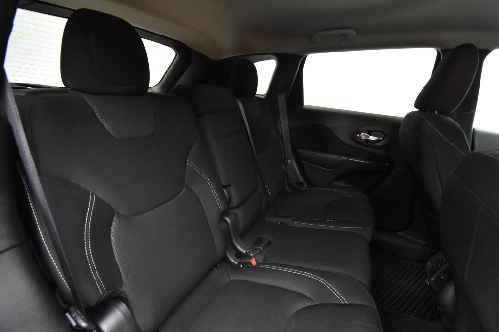 Used 2017 White Jeep Latitude image 18