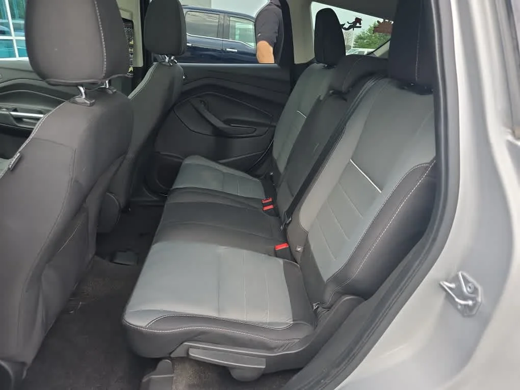 Used 2014 Ingot Silver Metallic Ford SE image 8