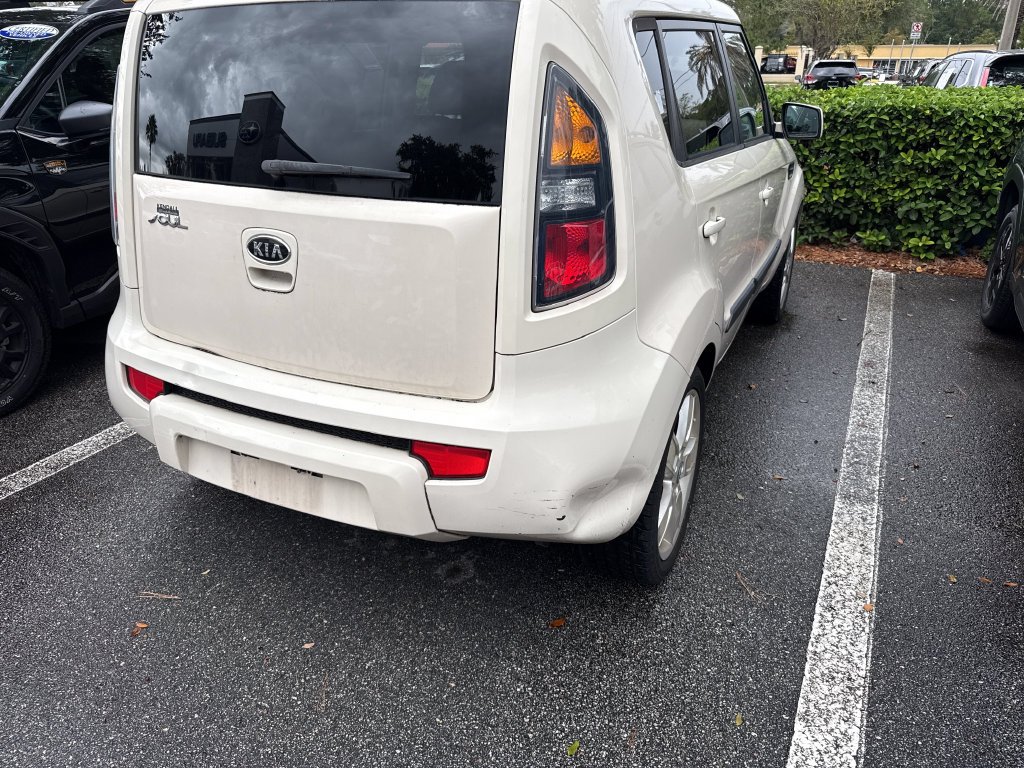 Used 2011 Beige Kia Exclaim image 10