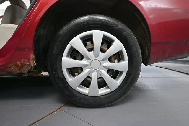 Used 2007 Red Toyota LE image 11