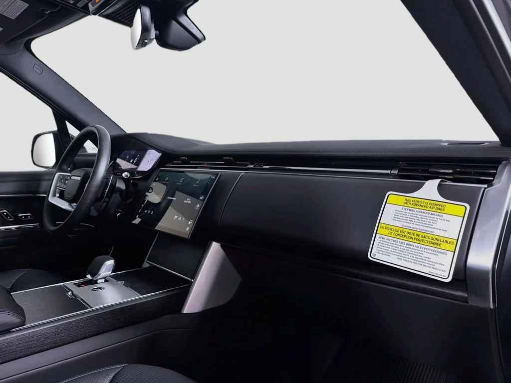 New 2026 Eiger Grey Land Rover SE image 31
