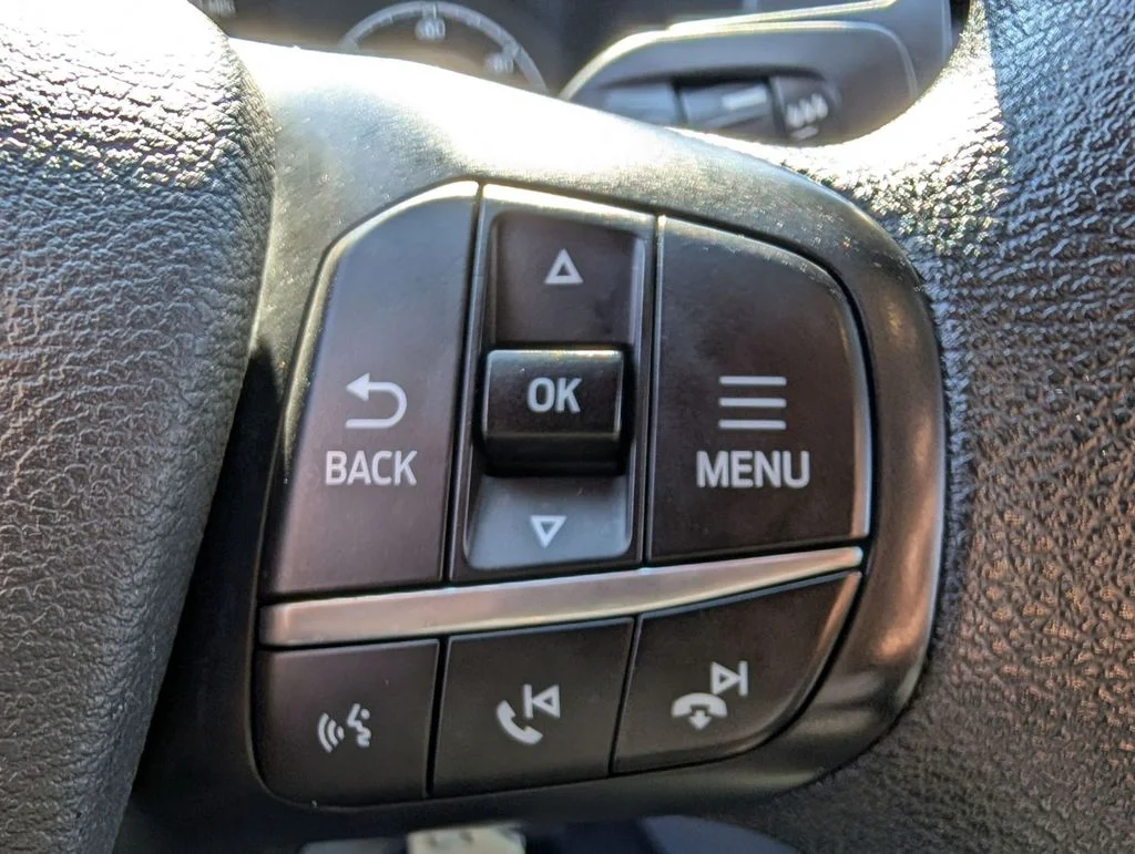 Used 2022 White Ford XLT image 32