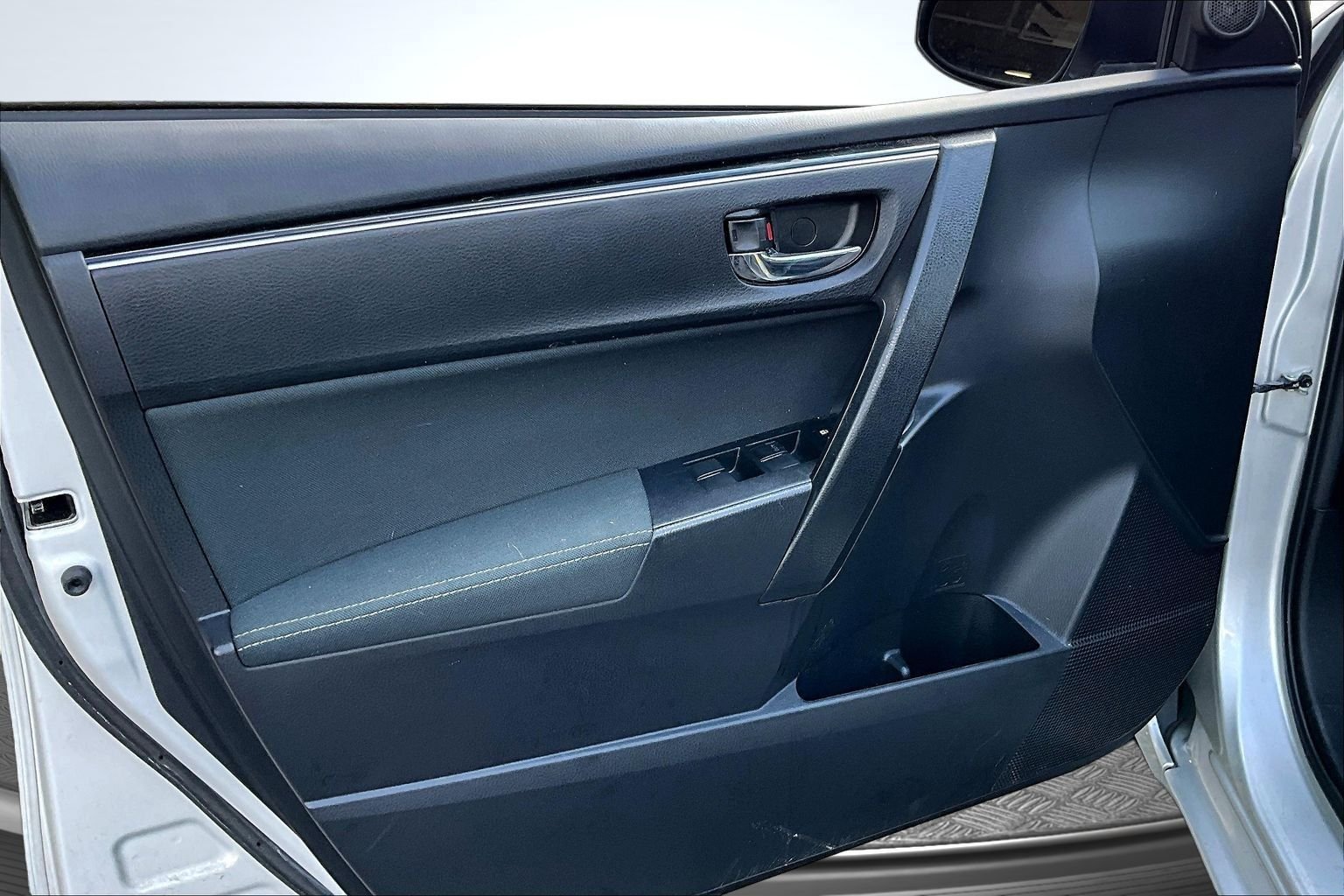 Used 2017 Silver Toyota LE image 18