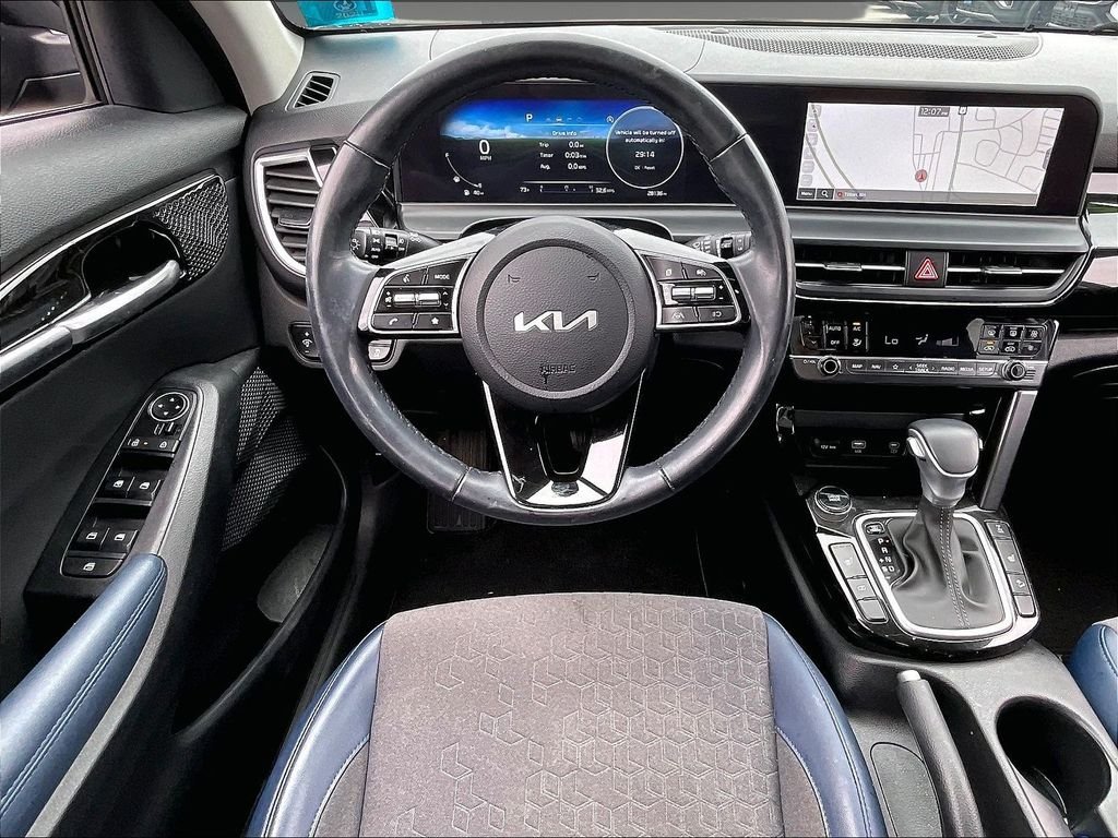 Used 2024 Fusion Black Kia S image 16