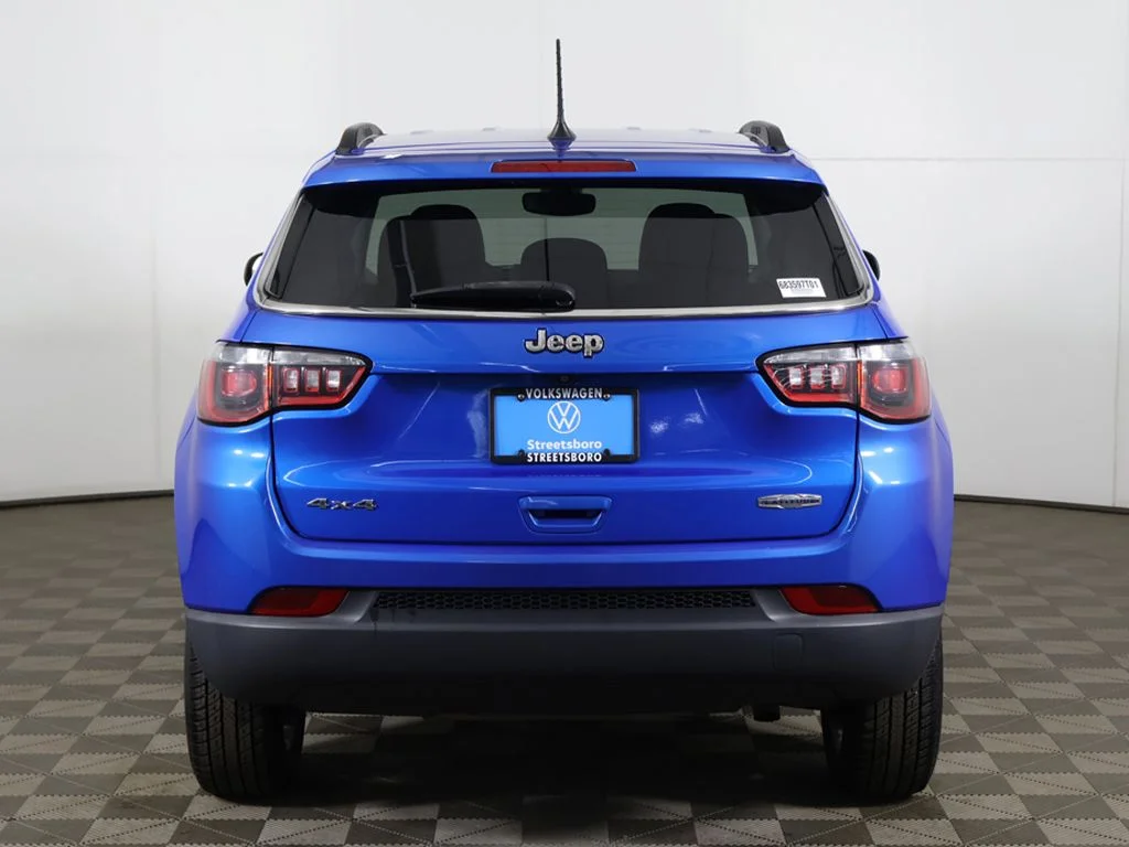 Used 2019 Laser Blue Pearlcoat Jeep Latitude image 9