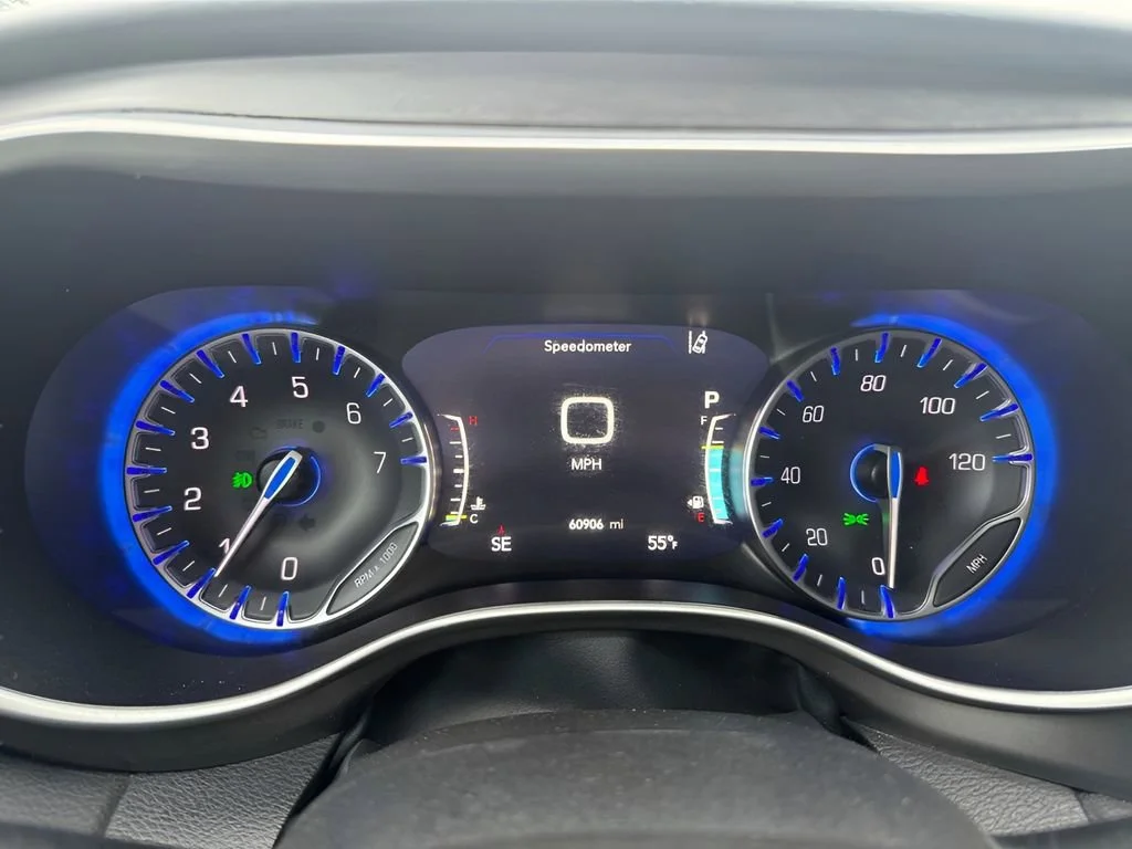 Used 2024 Silver Chrysler Touring L image 20
