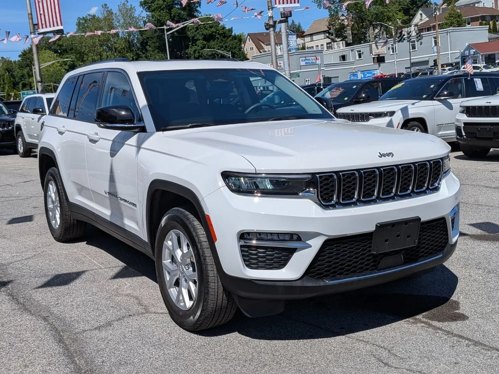 Used 2023 White Jeep Limited image 4