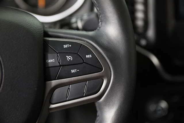 Used 2019 Black Jeep Latitude Plus image 7