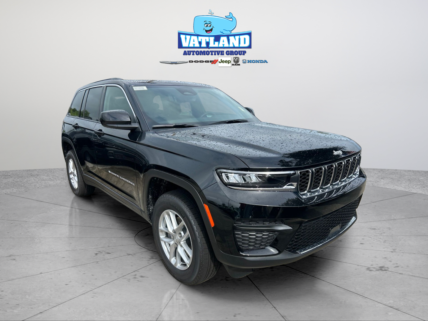 New 2026 Diamond Black Crystal Pearl-Coat Exterior Paint Jeep Laredo X image 7