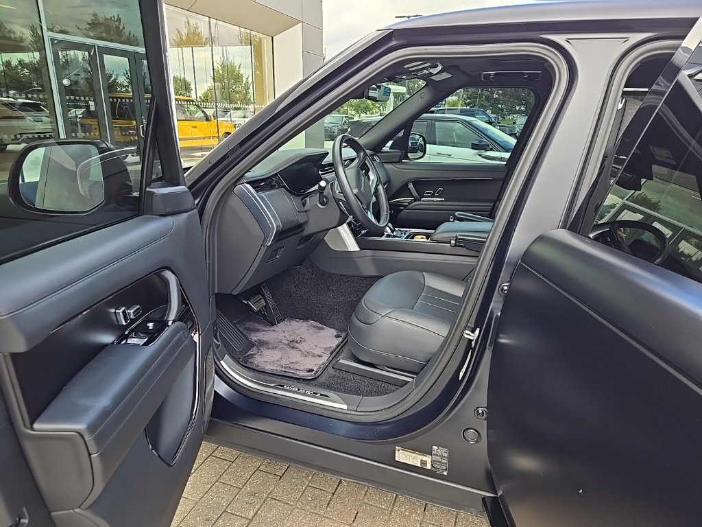 Used 2023 Ligurian Black SV Bespoke Ultra Metallic Sat Land Rover SV image 16