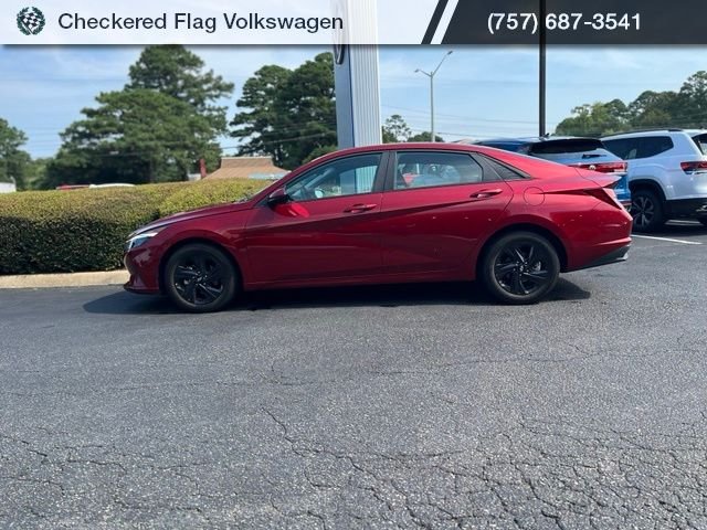 Used 2023 Ultimate Red Hyundai SEL image 4
