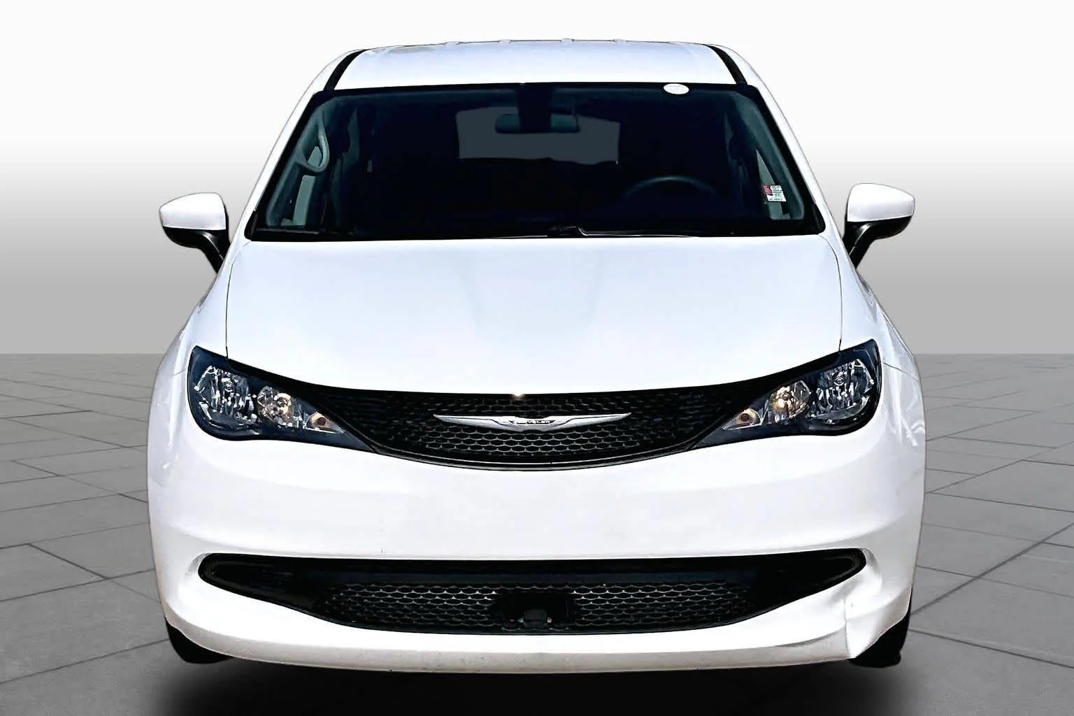 Pre-Owned 2022 Chrysler Voyager LX