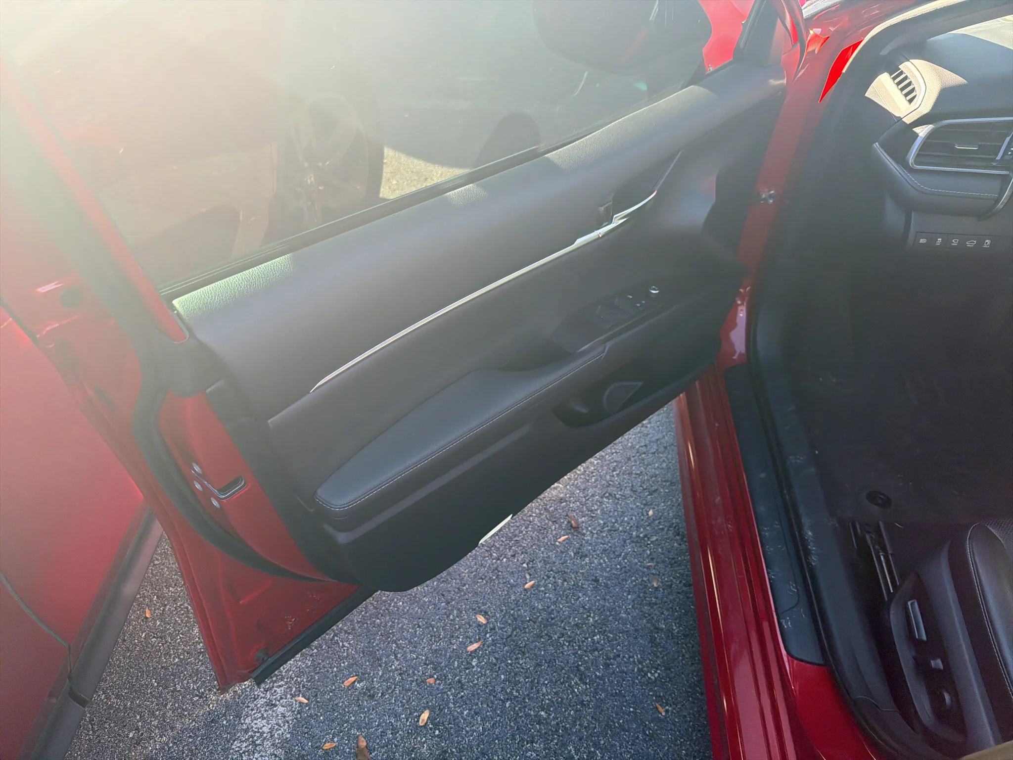 Used 2021 Supersonic Red/Midnight Black Metallic Toyota Hybrid XSE image 4